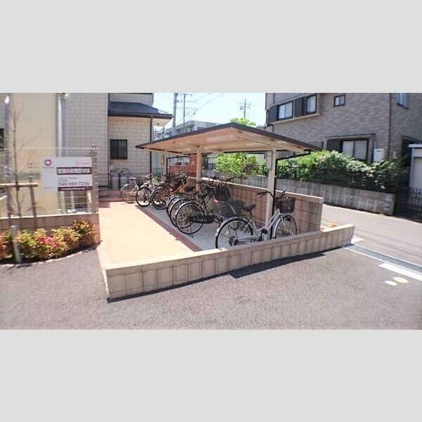 現地周辺 (駐輪場)