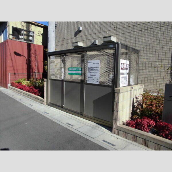 現地周辺 (ゴミストッカー)