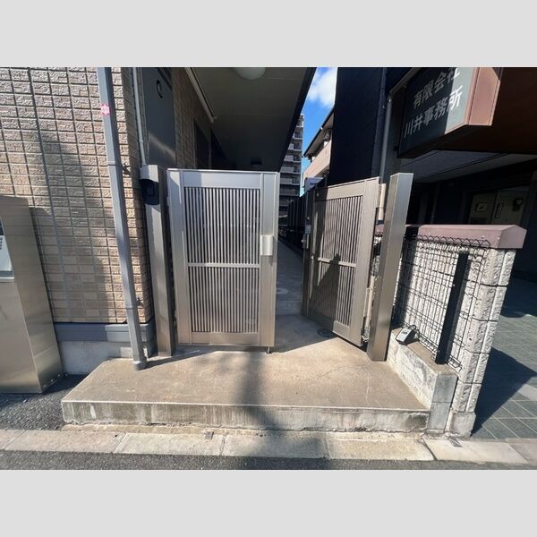 エントランス (エントランス)