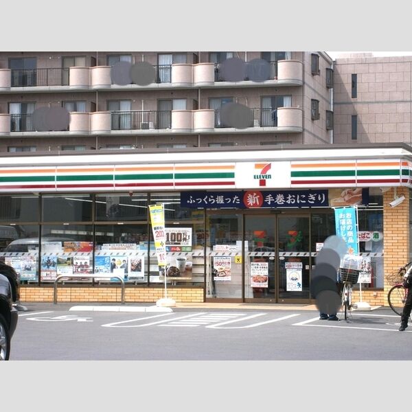 現地周辺 (コンビニエンスストア)