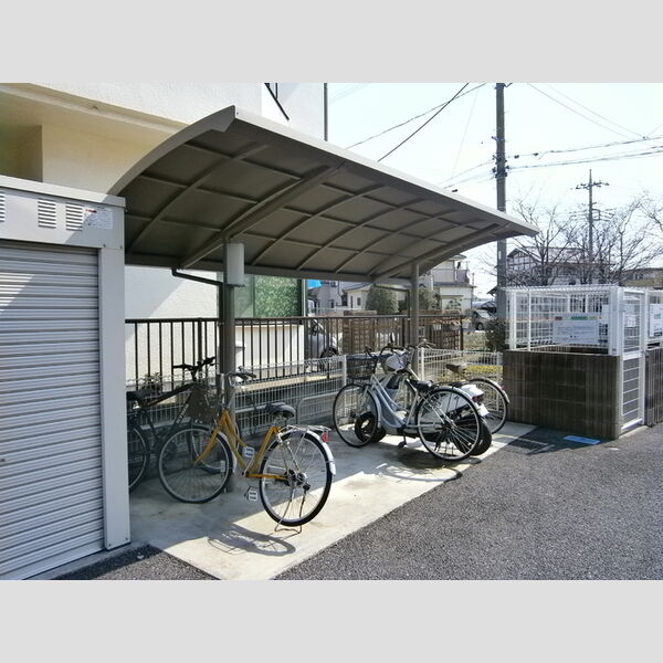 現地周辺 (駐輪場)