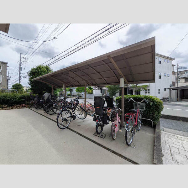 現地周辺 (駐輪場)