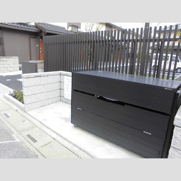 現地周辺 (入居者専用ゴミ置き場)