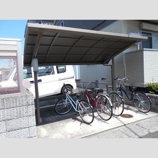 現地周辺 (駐輪場)