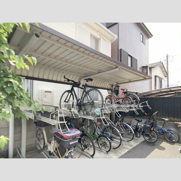 現地周辺 (駐輪場)