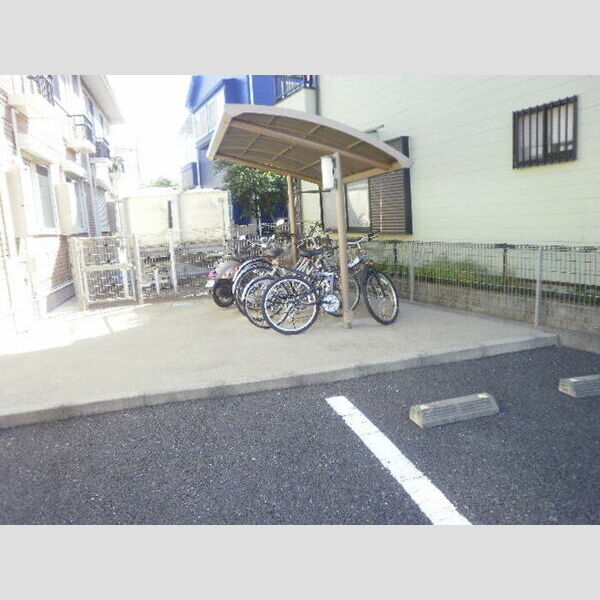 現地周辺 (駐輪場)