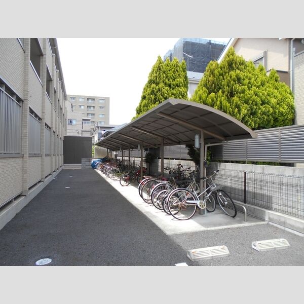 現地周辺 (駐輪場)