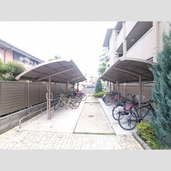 現地周辺 (駐輪場)