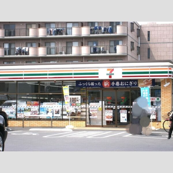 現地周辺 (コンビニエンスストア)
