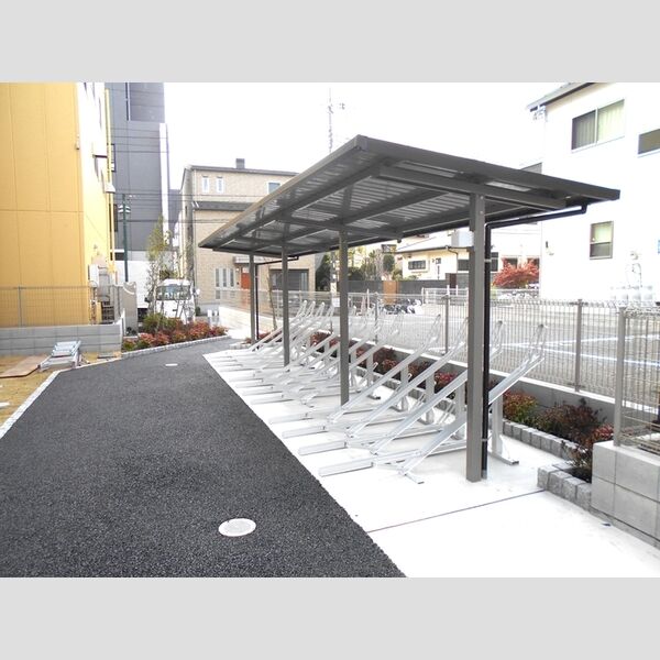 現地周辺 (駐輪場)