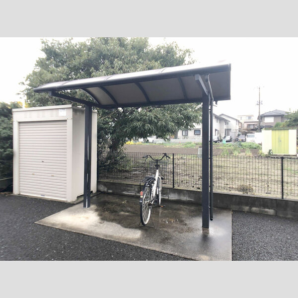 現地周辺 (駐輪場)