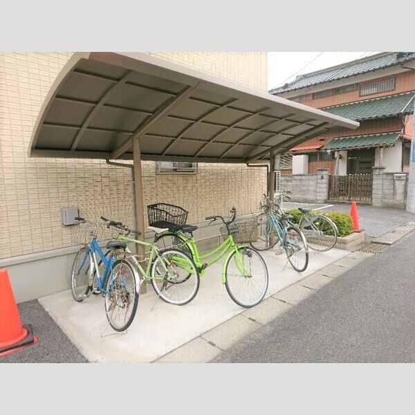 現地周辺 (駐輪場)