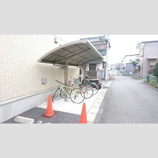 現地周辺 (駐輪場)