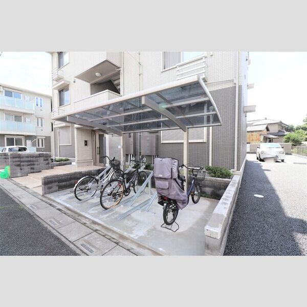 現地周辺 (駐輪場)