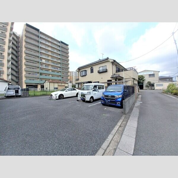 駐車場 (駐車場)