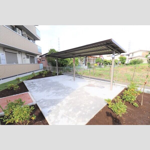 現地周辺 (駐輪場)