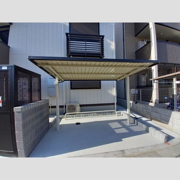 現地周辺 (駐輪場)