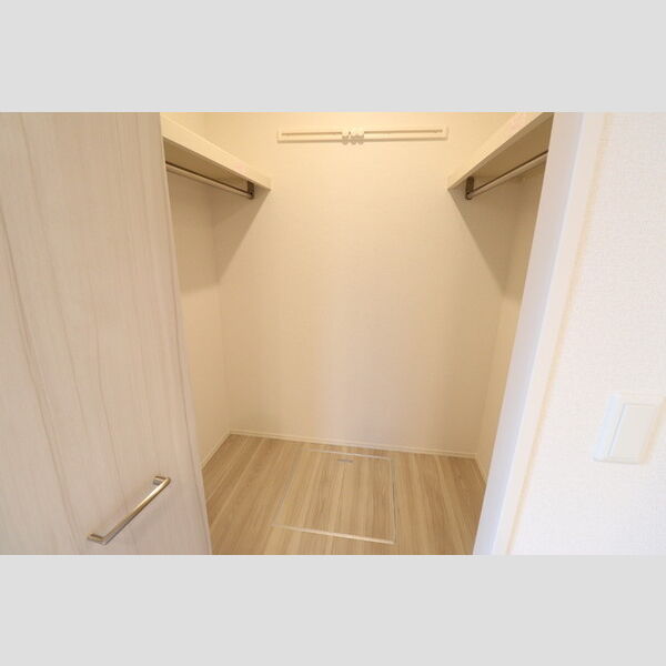 収納 (ウォークインクローゼット)