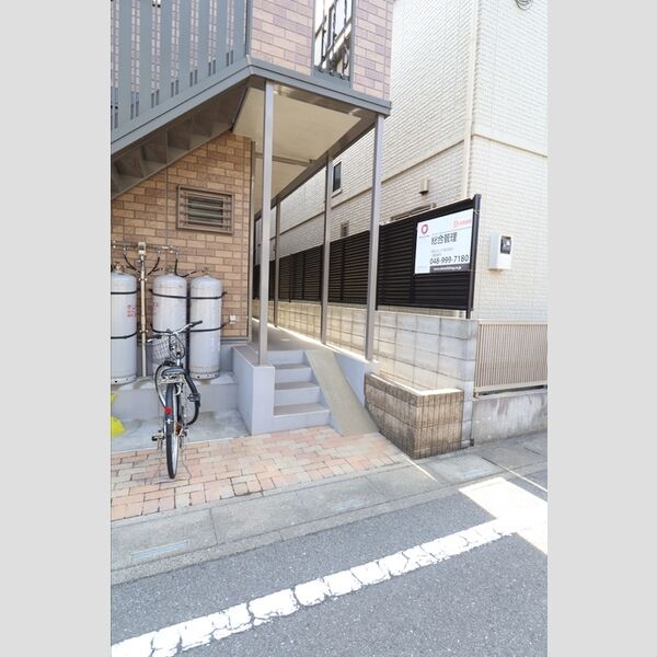 エントランス (エントランス)
