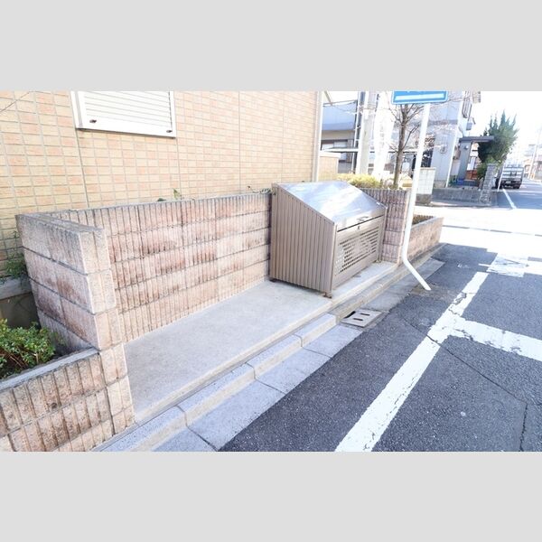 現地周辺 (ゴミ置き場)