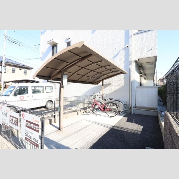 現地周辺 (駐輪場)