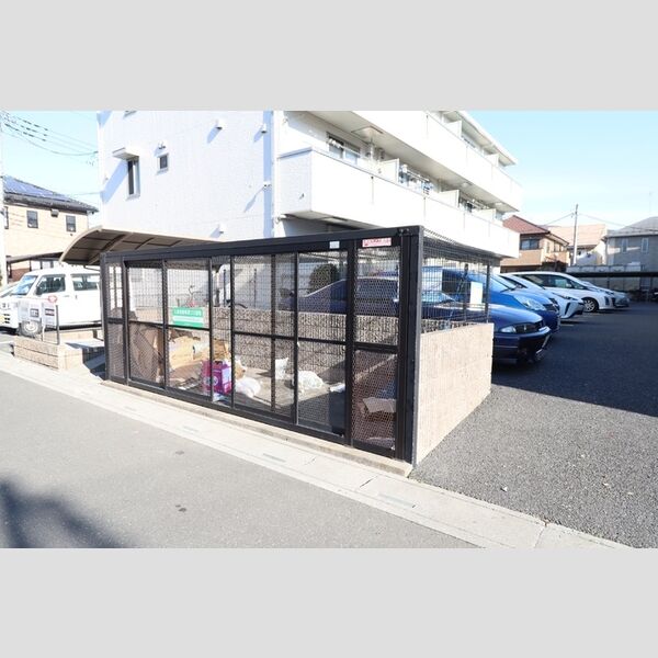 現地周辺 (ゴミ置き場)