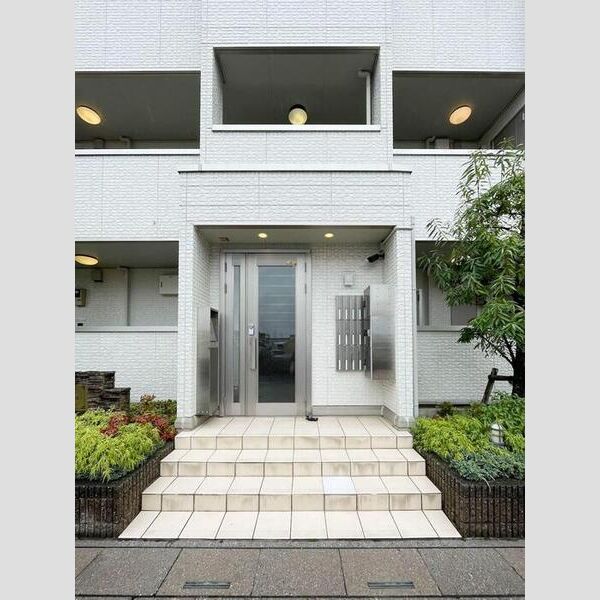 エントランス (エントランス)