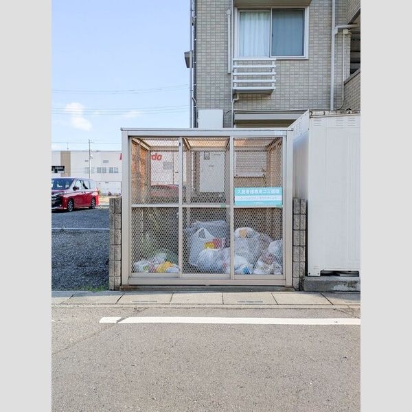 現地周辺 (ゴミ置き場)