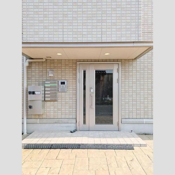 エントランス (エントランス)