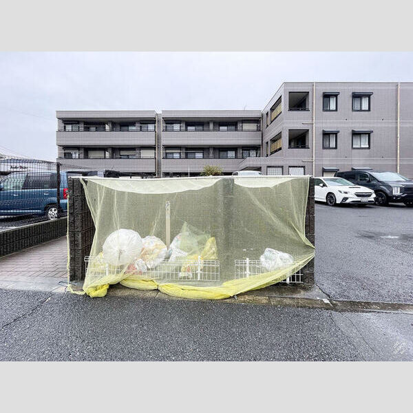 現地周辺 (ゴミ置き場)