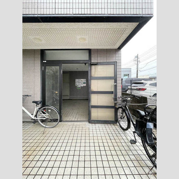 エントランス (エントランス)