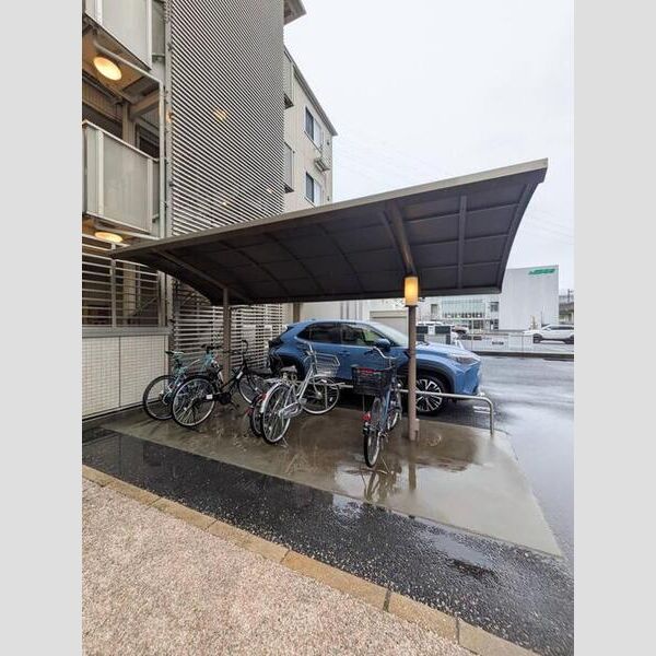 現地周辺 (駐輪場)