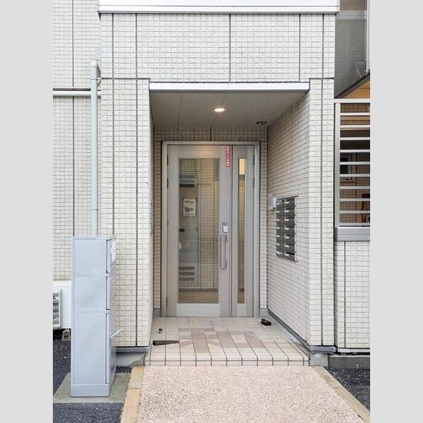 エントランス (エントランス)