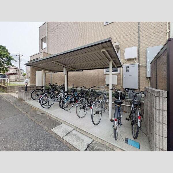 現地周辺 (駐輪場)