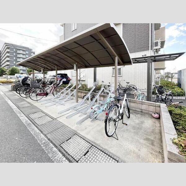 現地周辺 (駐輪場)