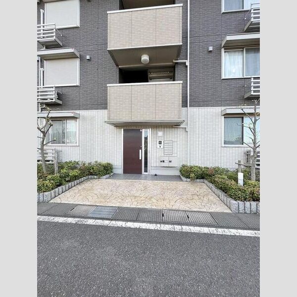 エントランス (エントランス)