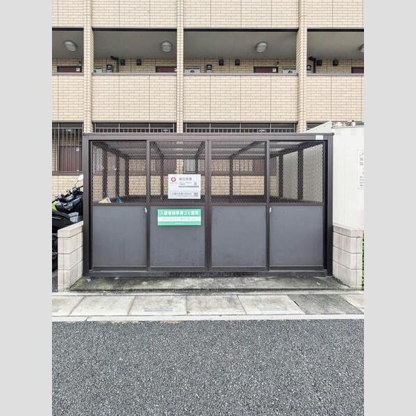 現地周辺 (ゴミ置き場)