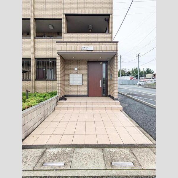 エントランス (エントランス)