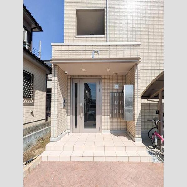 エントランス (エントランス)