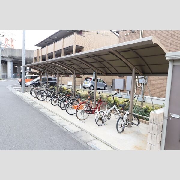 現地周辺 (駐輪場)