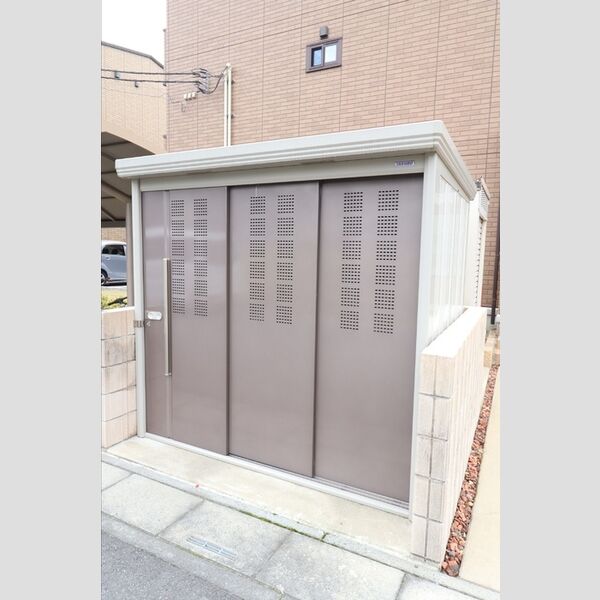 現地周辺 (ゴミ置き場)
