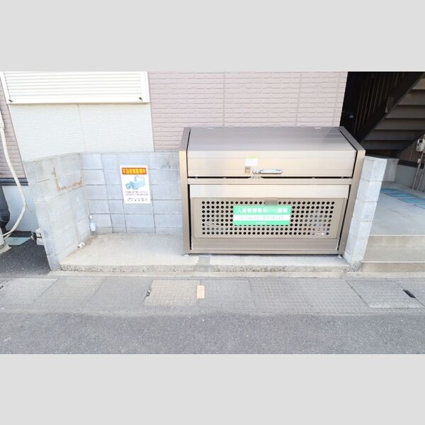 現地周辺 (ゴミ置き場)