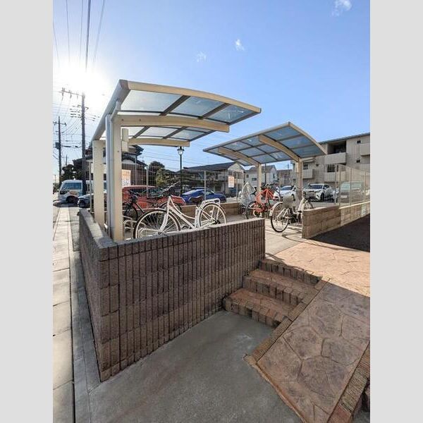 現地周辺 (駐輪場)