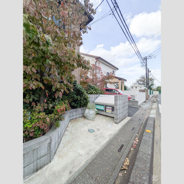 現地周辺 (ごみ置き場)