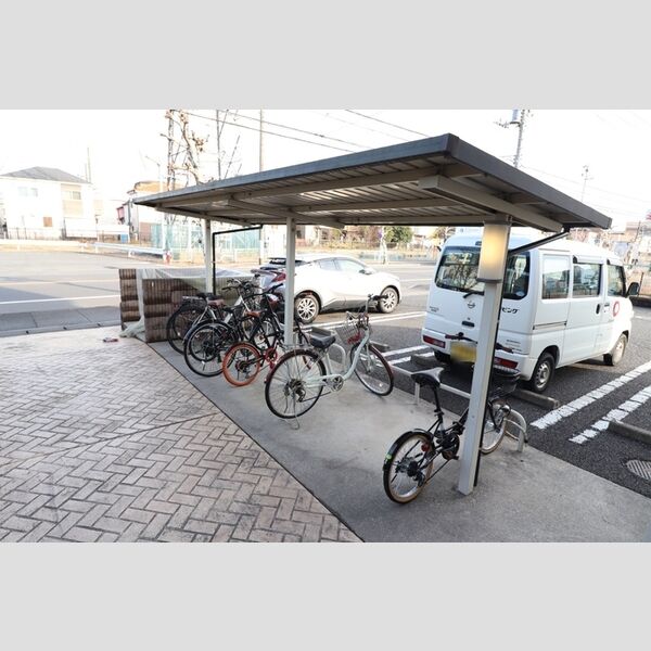 現地周辺 (駐輪場)