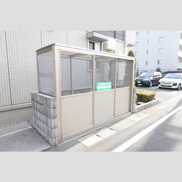 現地周辺 (ゴミ置き場)