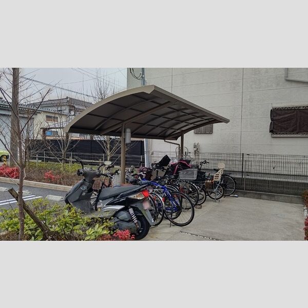現地周辺 (駐輪場)