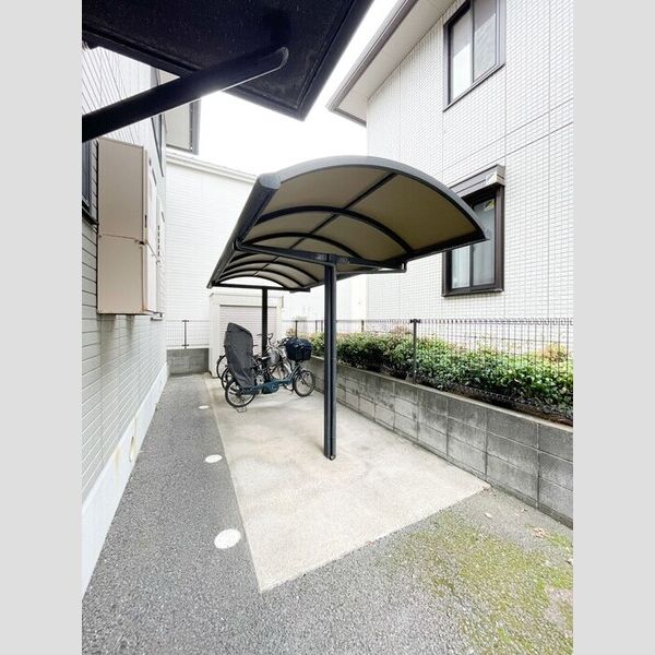 現地周辺 (駐輪場)