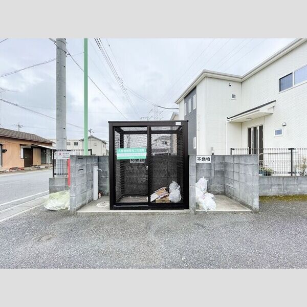 現地周辺 (ゴミ置き場)