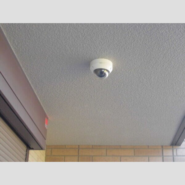 現地周辺 (1階外廊下　防犯カメラ(SECOM))